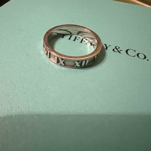 Retired Size 7 Tiffany & Co ATLAS Sterling Silver Ring - Picture 5 of 5